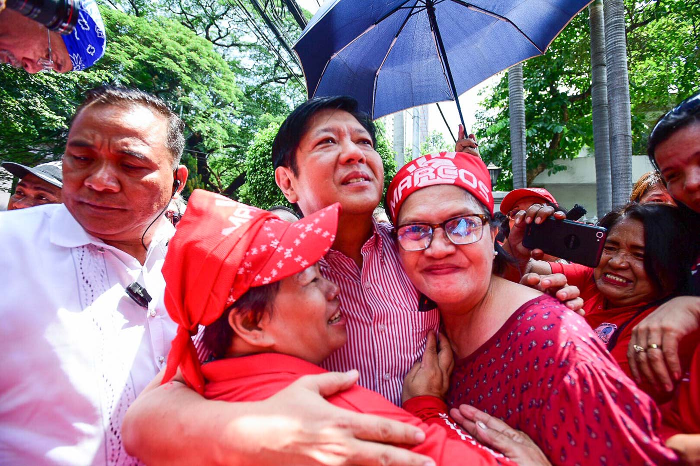 MARCOS LOYALISTS. Ex-senator Ferdinand 'Bongbong' Marcos Jr goes to the Supreme Court on May 9, 2018, to visit his supporters there. File photo by Maria Tan/Rappler 