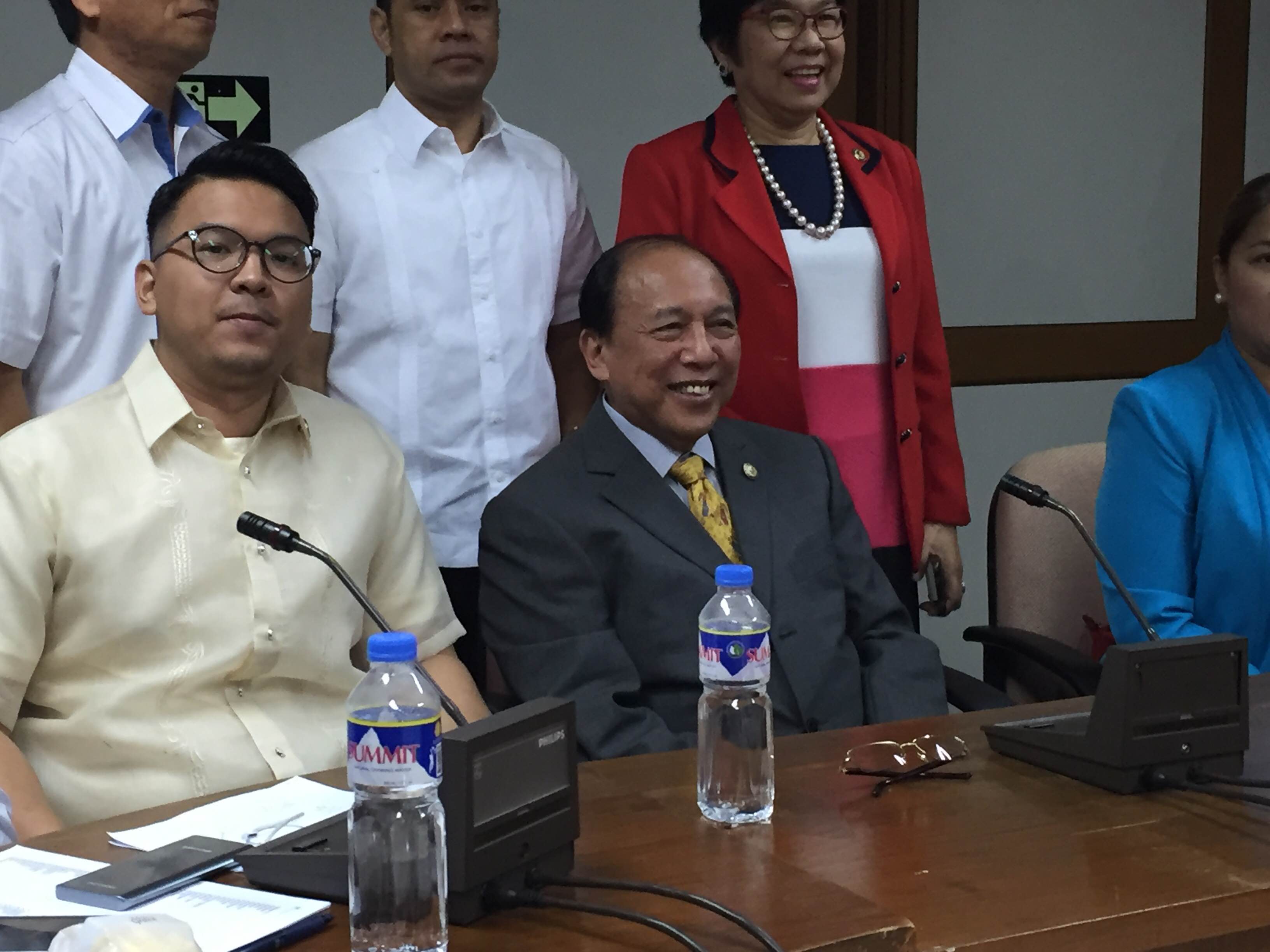 NEW MINORITY LEADER. Quezon 3rd District Representative Danilo Suarez (center) is the new leader of the House minority bloc following elections on July 27, 2016. Photo by Mara Cepeda/Rappler  