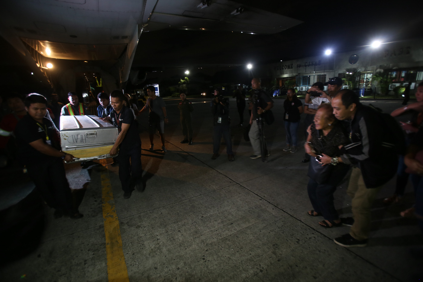 TEARFUL HOMECOMING. The remains of Coast Guard Seaman Second Jaypee Galicha, who died during the twin explosion at the Cathedral of Our Lady of Mt. Carmel in Jolo, Sulu, is received by family members as it arrives at the Villamor Airbase in Pasay City on January 29, 2019. Photo by Ben Nabong/Rappler   