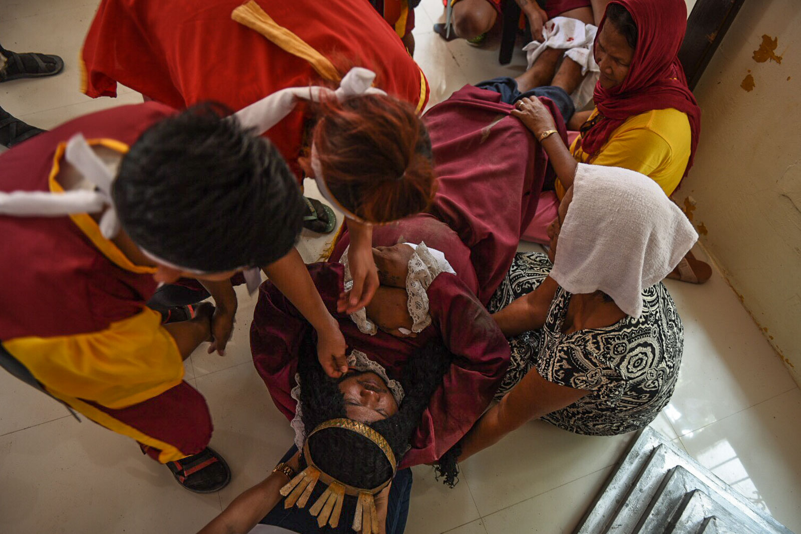 LA PIETA. Performers double as first aid volunteers cleaning the wound of Marcelino. 