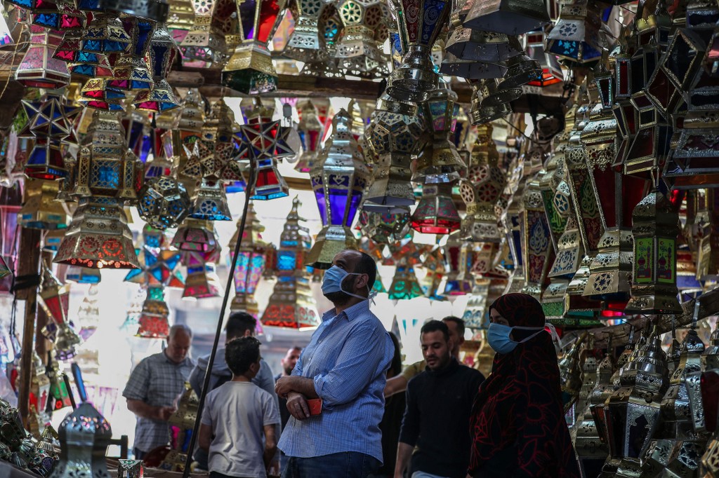 ECONOMIC BLOW. Egyptians look at traditional lanterns sold during the Muslim holy month of Ramadan in Cairo's Sayeda Zainab neighborhood on April 19, 2020. Photo by Mohamed el-Shahed/AFP 