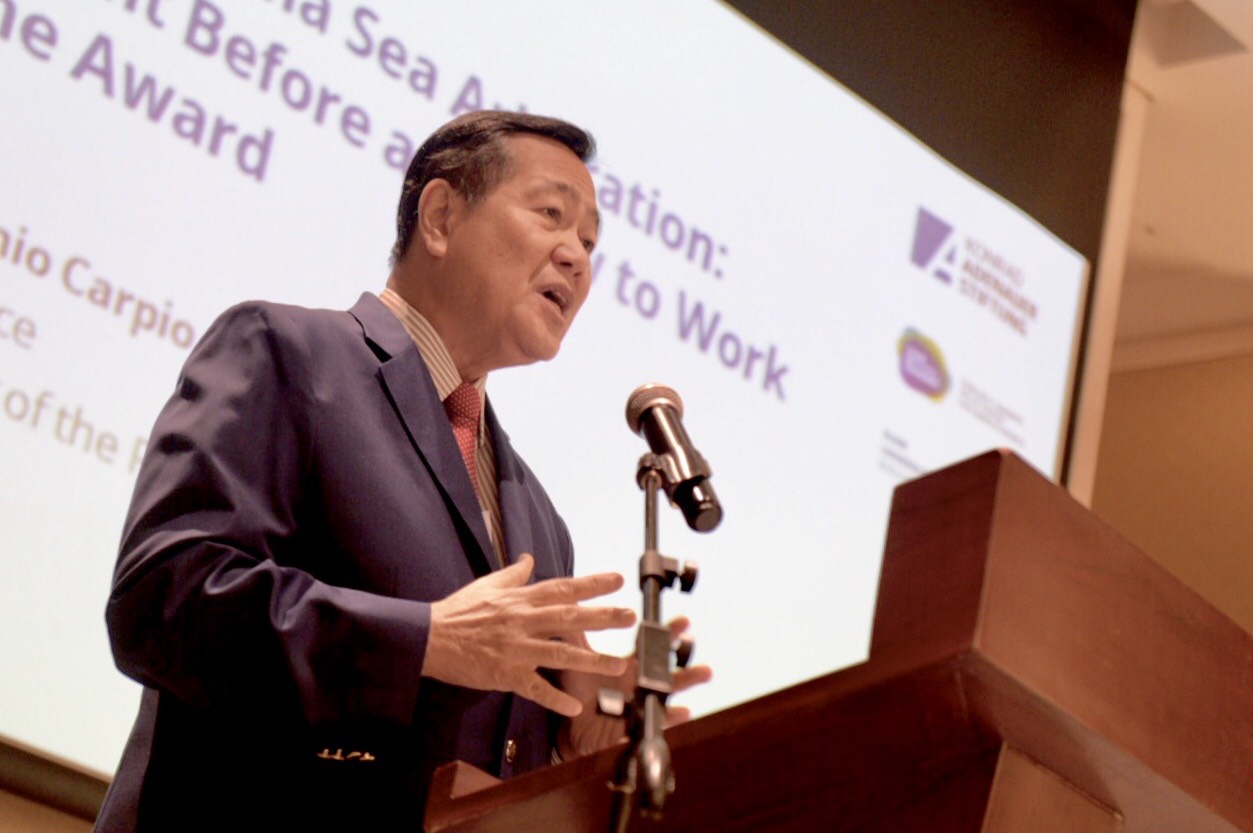 UPHOLDING TRUTH. Supreme Court Senior Associate Justice Antonio Carpio calls on Filipino communicators to fight Chinese propaganda on the South China Sea. File photo by LeAnne Jazul/Rappler   