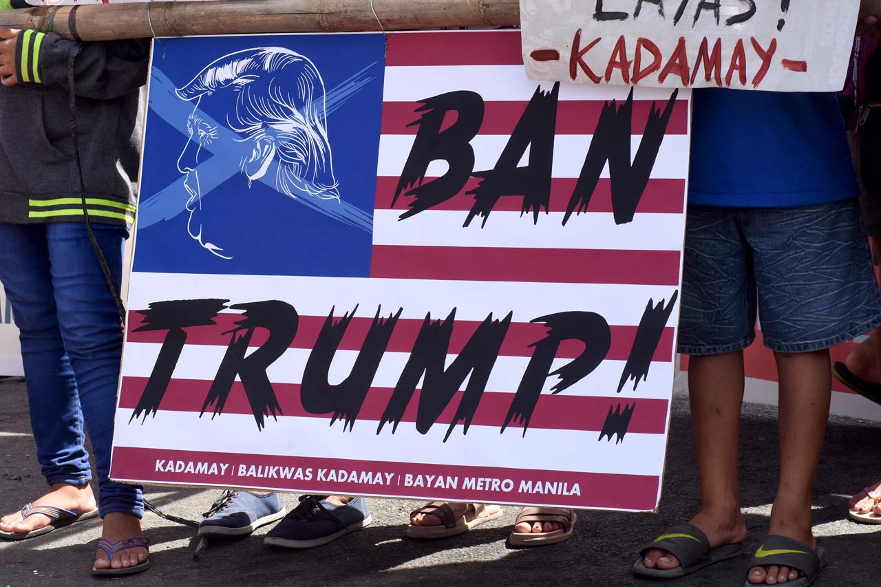 BAN TRUMP. Demonstrators staged a rally against the arrival of US President Donald Trump. Photo by Angie de Silva/Rappler 