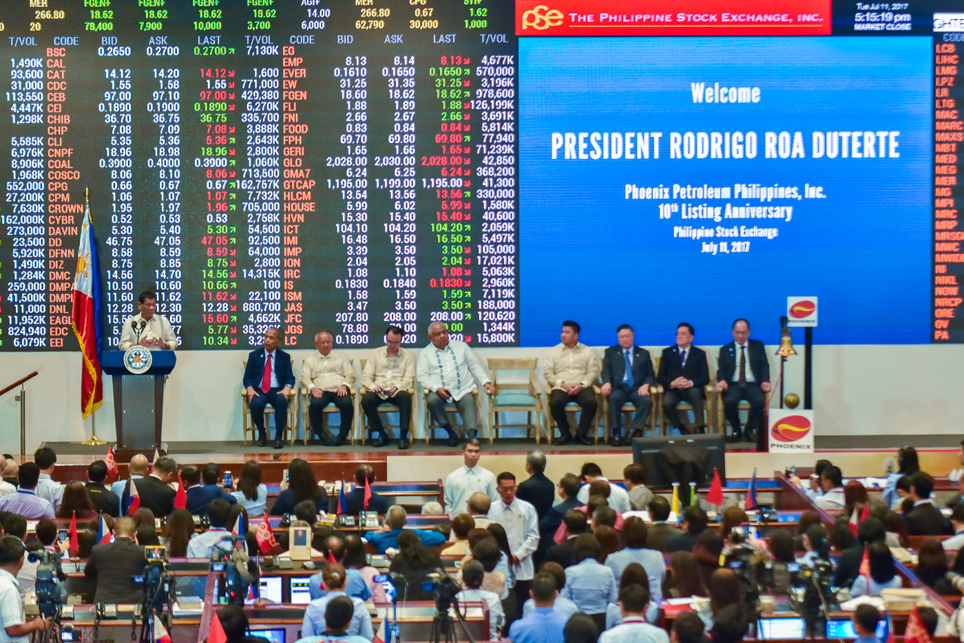 PRESIDENT IN PSE. President Rodrigo Duterte gives a speech inside the PSE trading hall. 