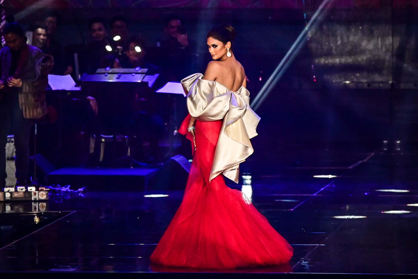 HAIL TO THE QUEEN. Miss Universe 2015 Pia Wurtzbach. 