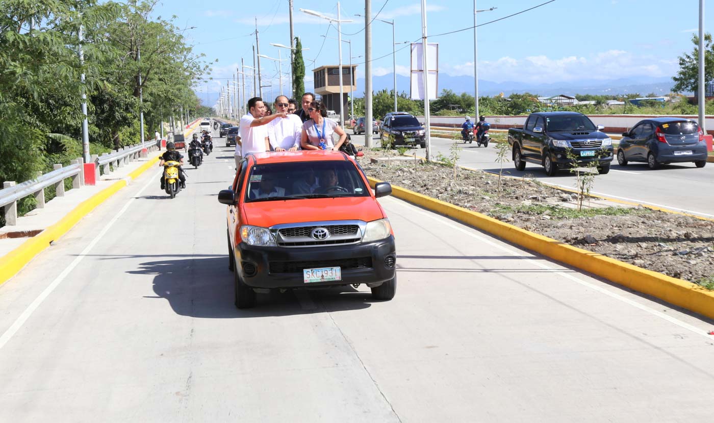 NOW OPEN. The Department of Public Works and Highways inaugurates the Laguna Lake Highway in Taguig City on November 15, 2018. Photo from the DPWH 