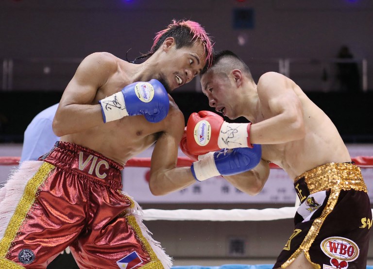 TITLE DEFENSE. Vic Saludar of the Philippines (L) fight dangles his WBO minimumweight title boxing bout in Tokyo, Japan. File photo by Jiji Press/AFP 