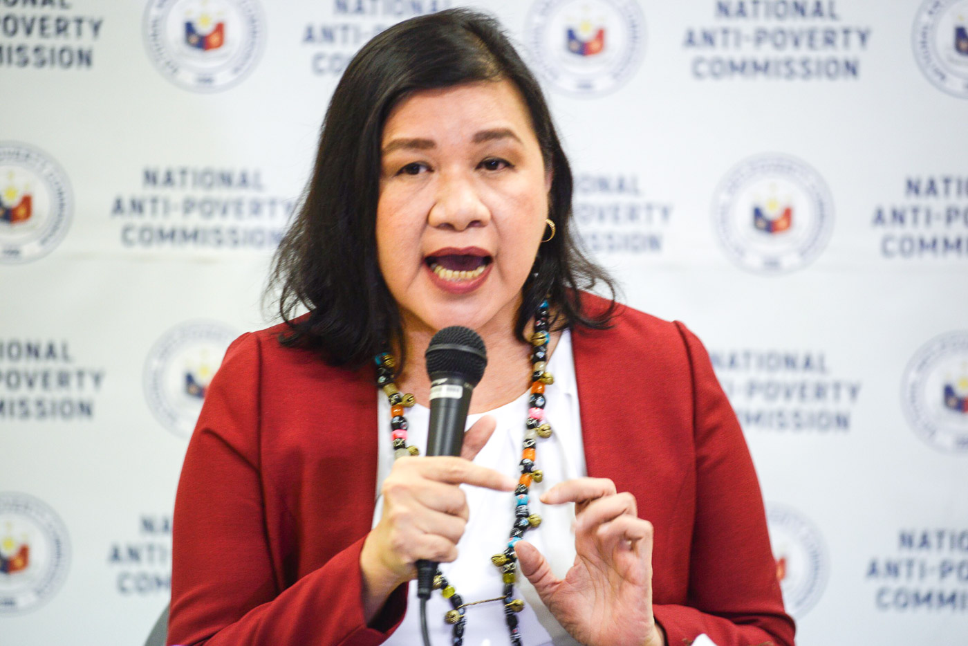 QUITTING. National Anti-Poverty Commission Secretary Liza Maza says in a press conference that she has tendered her 'irrevocable' resignation. Photo by Maria Tan/Rappler 