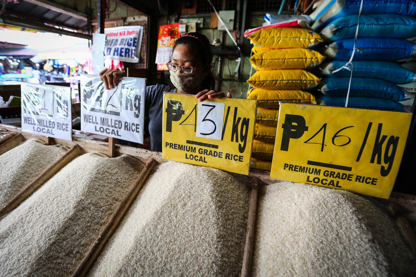 REGULATING PRICES. As unimpeded rice importation looms and the regulatory powers of the National Food Authority have been removed, there may still be a need to keep suggested retail prices for rice. File photo by Jire Carreon/Rappler 