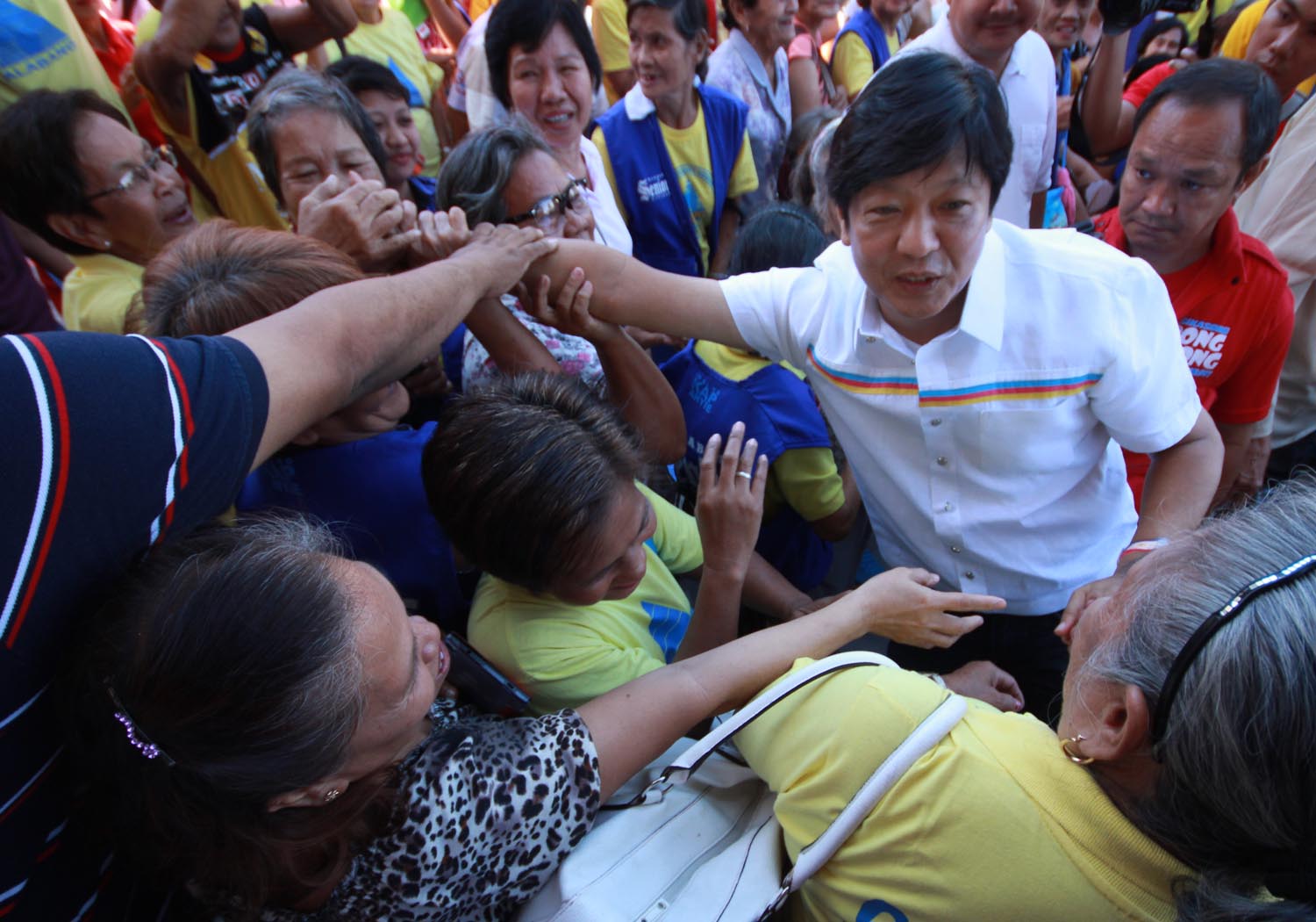FAVORITE. Vice presidential candidate Bongbong Marcos is mobbed by the elderly in Alabang, Muntinlupa on February 22. File photo by Joel Liporada/Rappler   