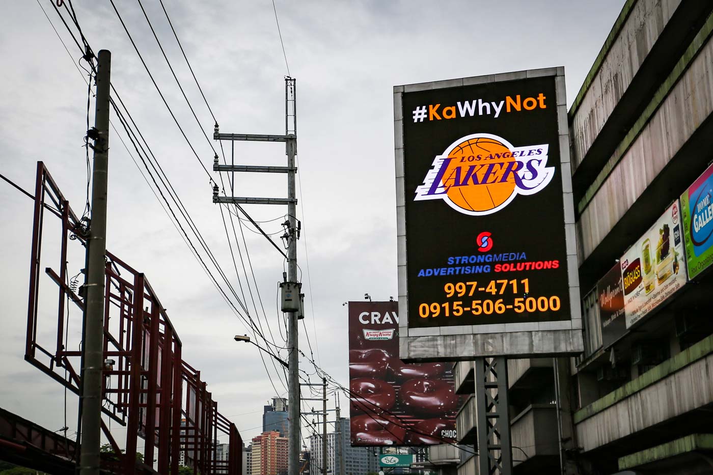 #KAWHYNOT. Filipino LA Lakers fans join the NBA free agency frenzy, urging 2019 Finals MVP Kawhi Leonard to join the Los Angeles franchise through a billboard along EDSA near Ortigas on July 1, 2019. Photo by Jire Carreon/Rappler  