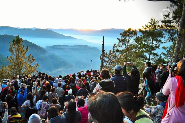 OVERCROWDED. Mt. Kiltepan during Holy Week this 2015. Kiltepan is one of Sagada’s famous tourist attractions, made even more famous recently by the movie 'That Thing Called Tadhana.' Photo by Dayanne Crisologo 
