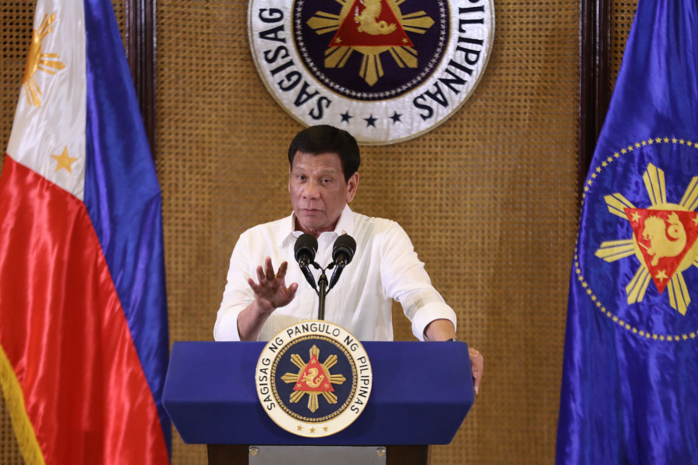 WARNING. President Rodrigo Duterte warns judges against interfering with his crackdown on vaping devices. Malacañang photo 