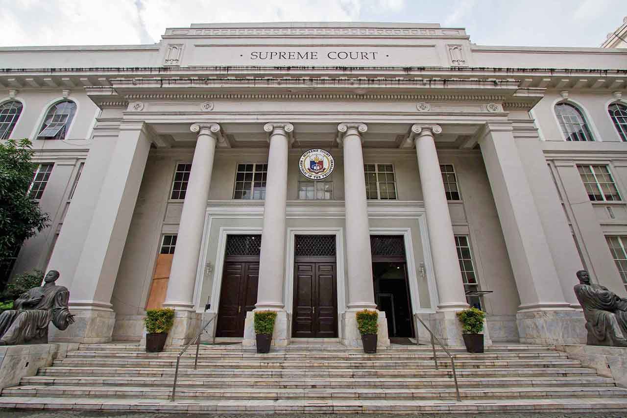 DOCTRINE NO MORE. The Supreme Court rules to abandon the 56-year-old doctrine of condonation, which elected officials have been using to protect themselves from administrative offenses. File photo by Mark Saludes/Rappler  