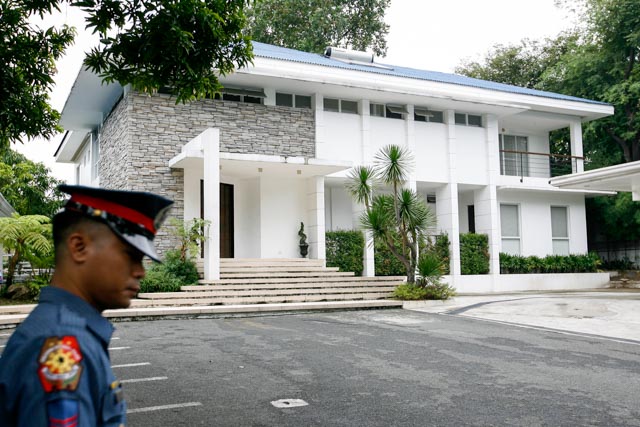 PNP 'WHITE HOUSE.' A police officer stands outside the White House in Camp Crame in Quezon City. File photo by Ben Nabong/Rappler   