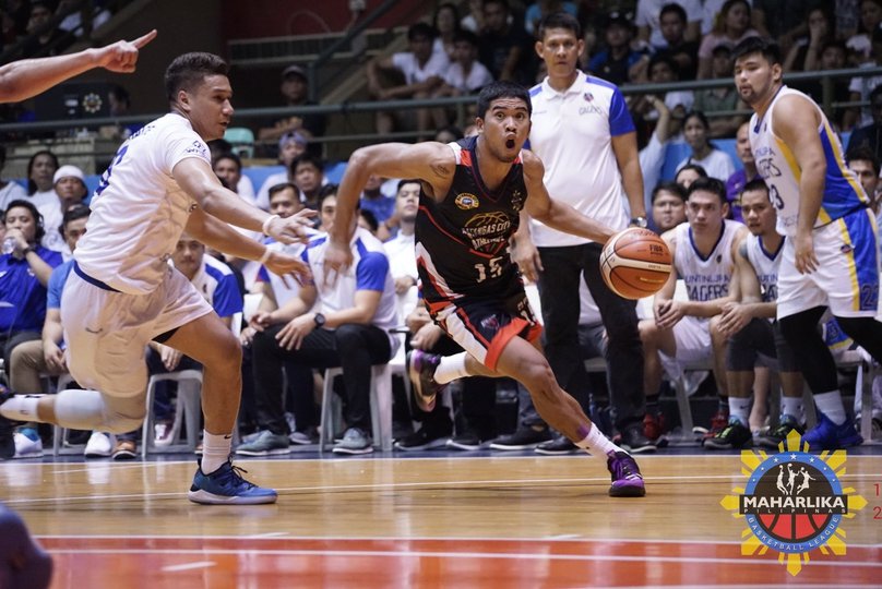 ACTION-PACKED. Expect a thrilling duel when a solid Batangas side battles an Imus squad bannered by former Ginebra player Jayjay Helterbrand and celebrity Gerald Anderson. Photo from MPBL 