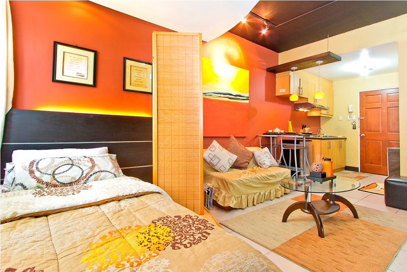 COZY CHIC. This colorful apartment in Quezon City can be rented for below P2,000. Photo courtesy of Airbnb.com