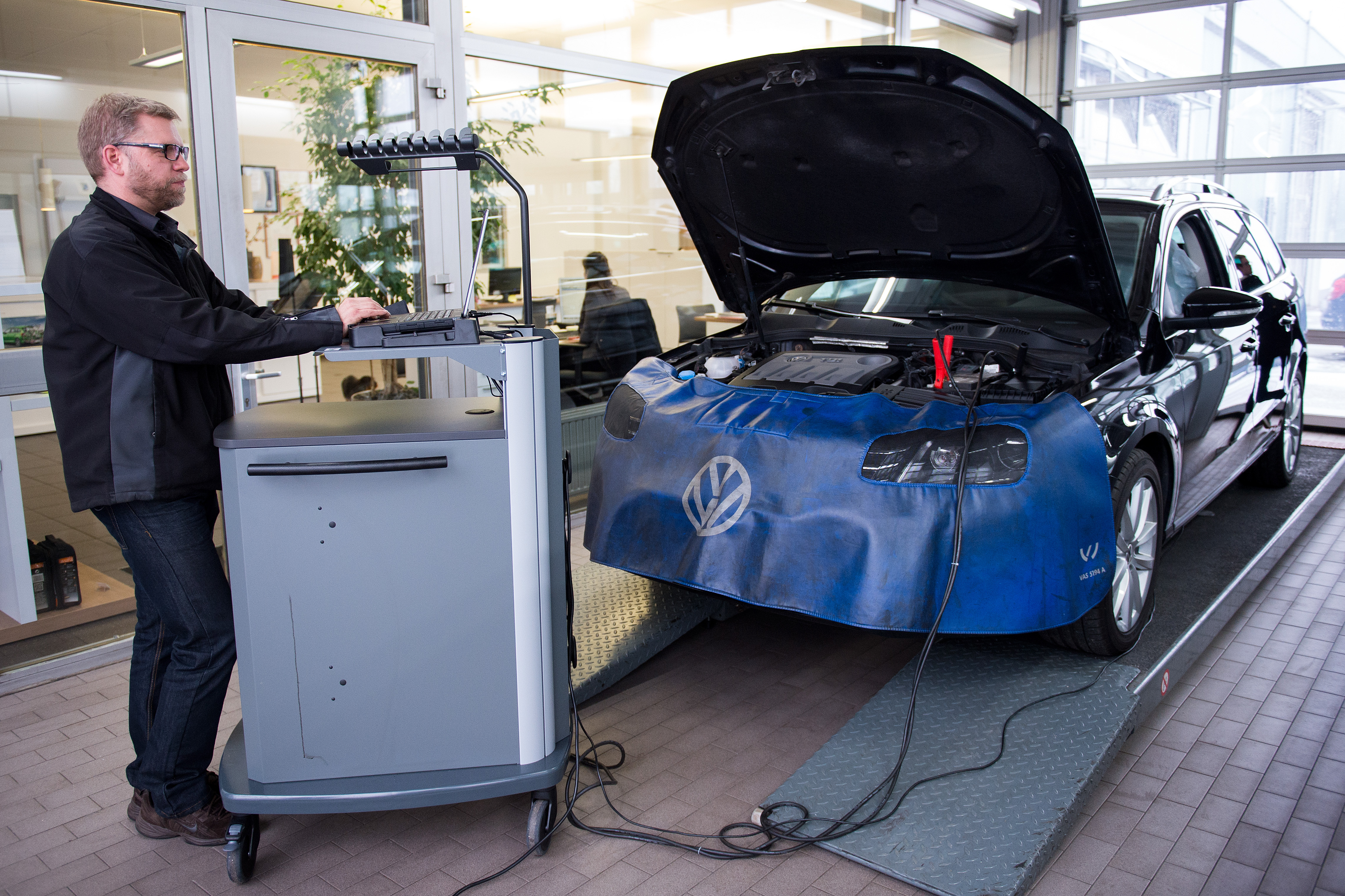 EMISSIONS. Marc Oliver Dahl, head of the repair shop of a Volkswagen (VW) dealer, runs a diagnosis program at a VW Passat TDI in Solingen, Germany on March 4, 2016. File photo by Marius Becker/EPA 