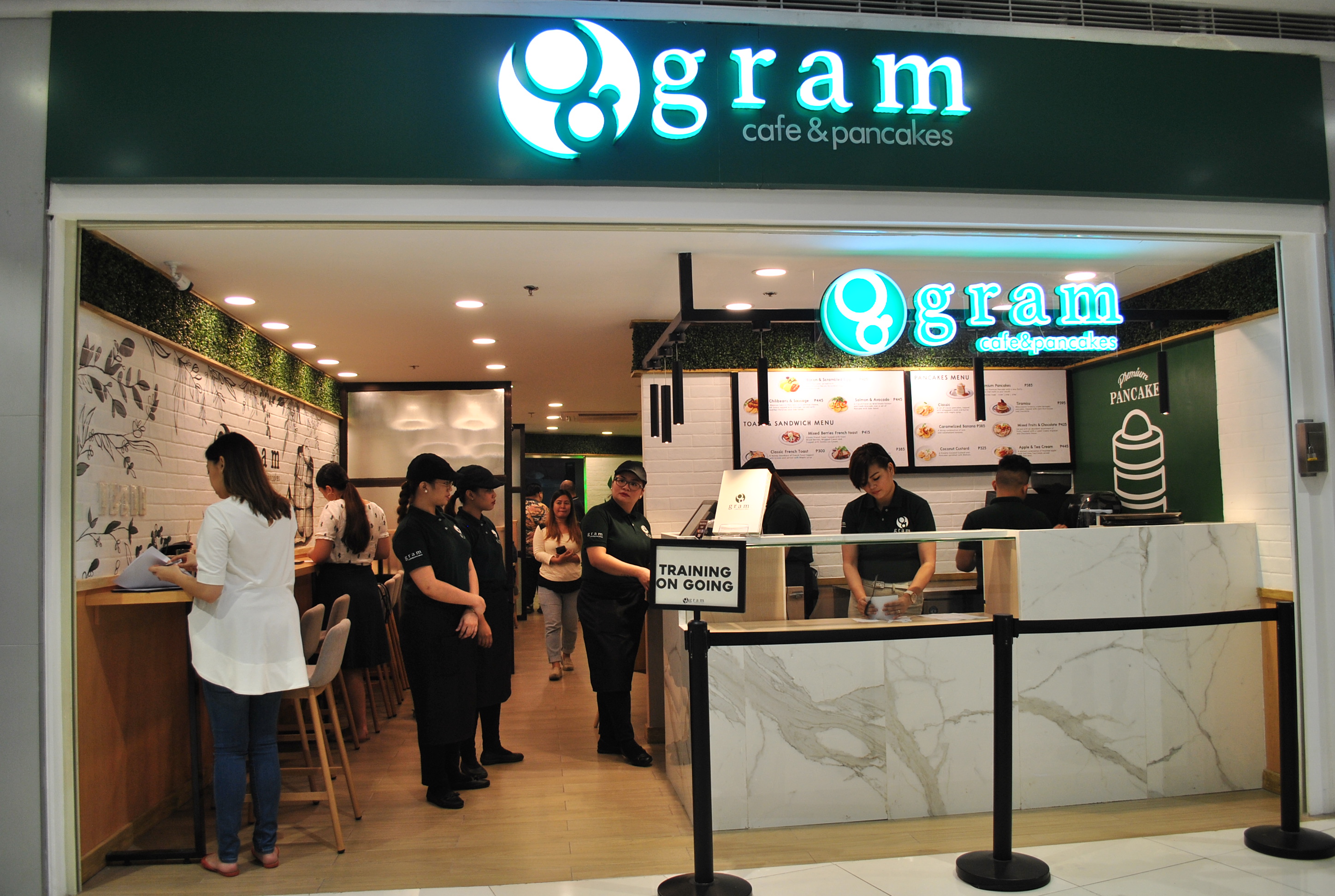GRAM CAFE. Japan's famous pancake cafe has found its new Manila home in SM Megamall. Photo by Steph Arnaldo/Rappler 
