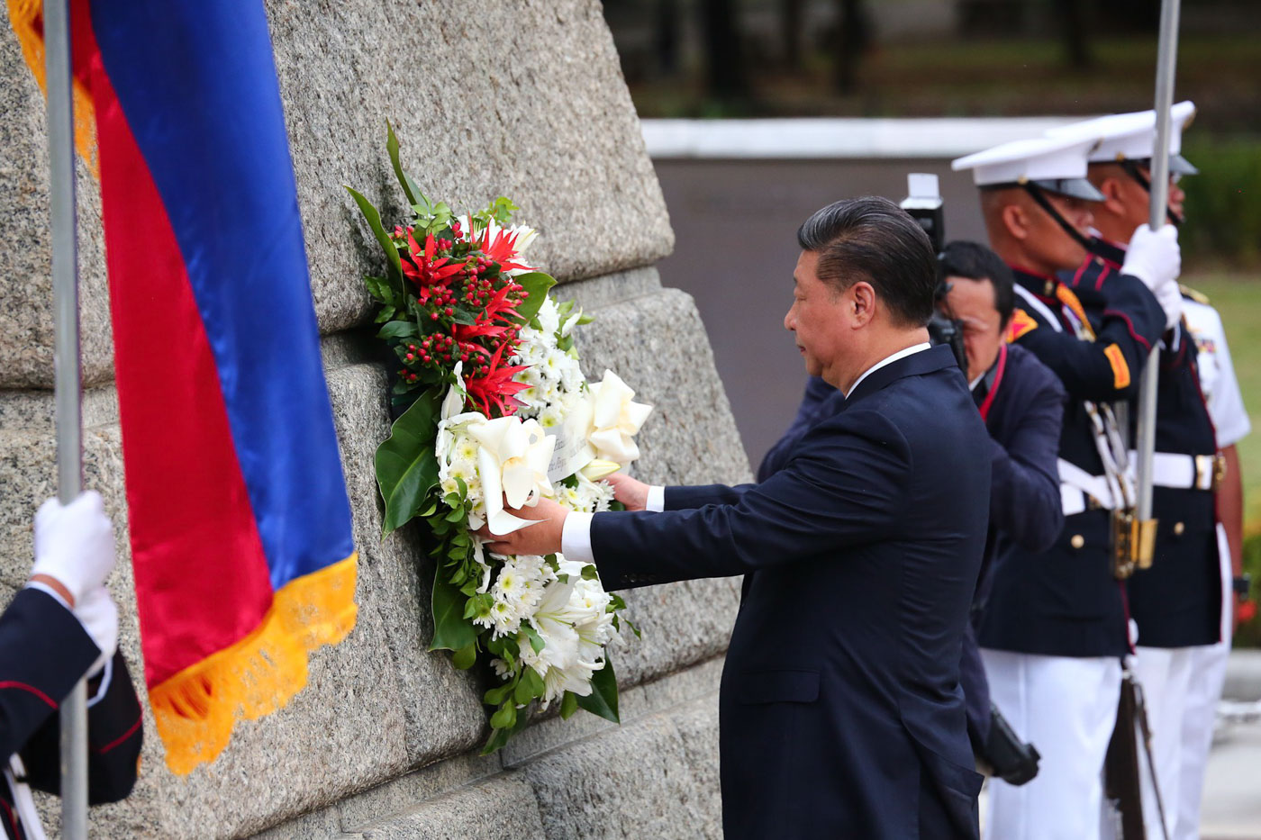 WREATH LAYING. Chinese President Xi Jinping honors Filipino national hero Jose Rizal through a wreath-laying ceremony on November 20, 2018. Photo by Jire Carreon/Rappler 