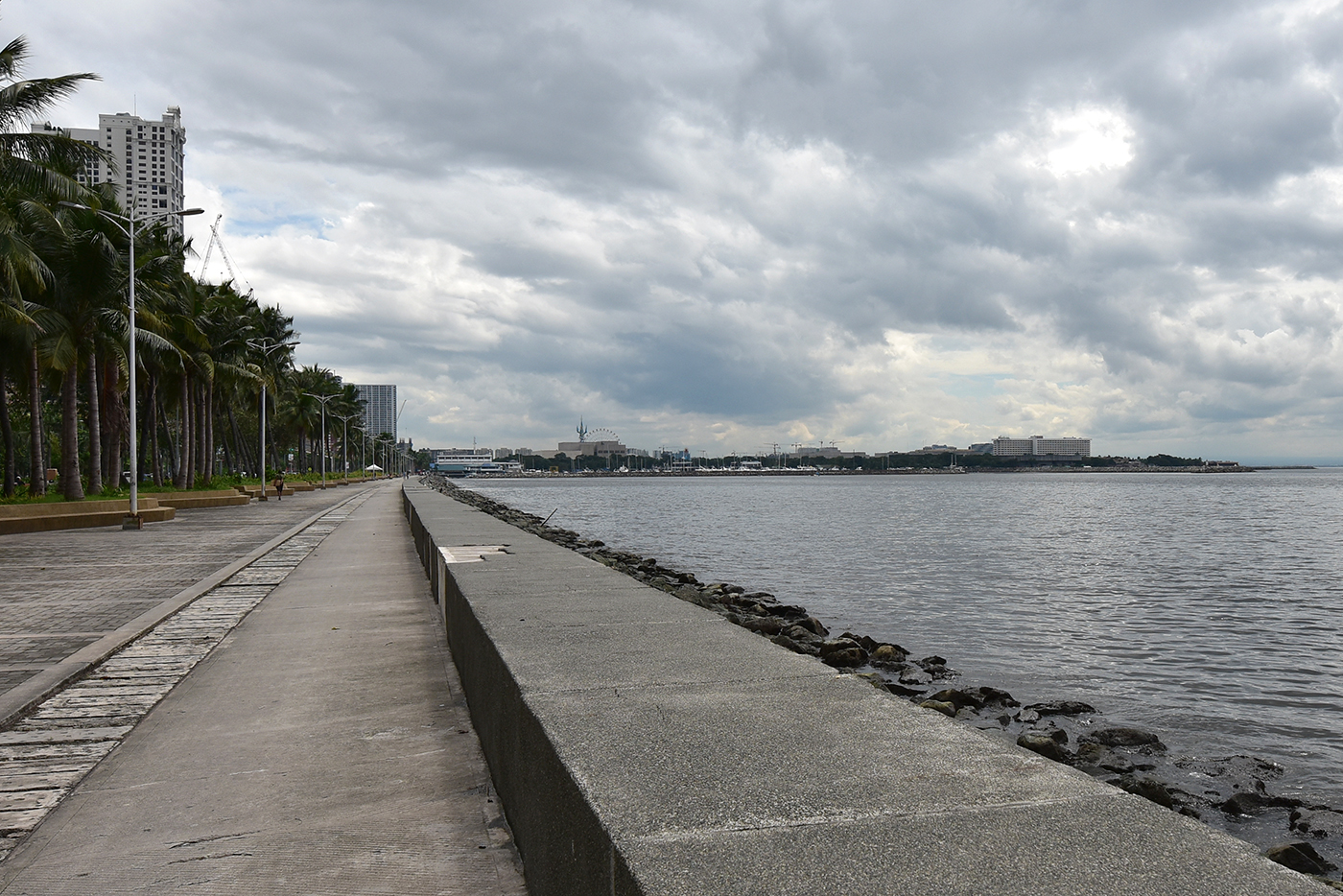 CLEAN. Two days before the start of the activities for the 31st ASEAN Summit, informal dwellers and vendors leave the Manila baywalk.  