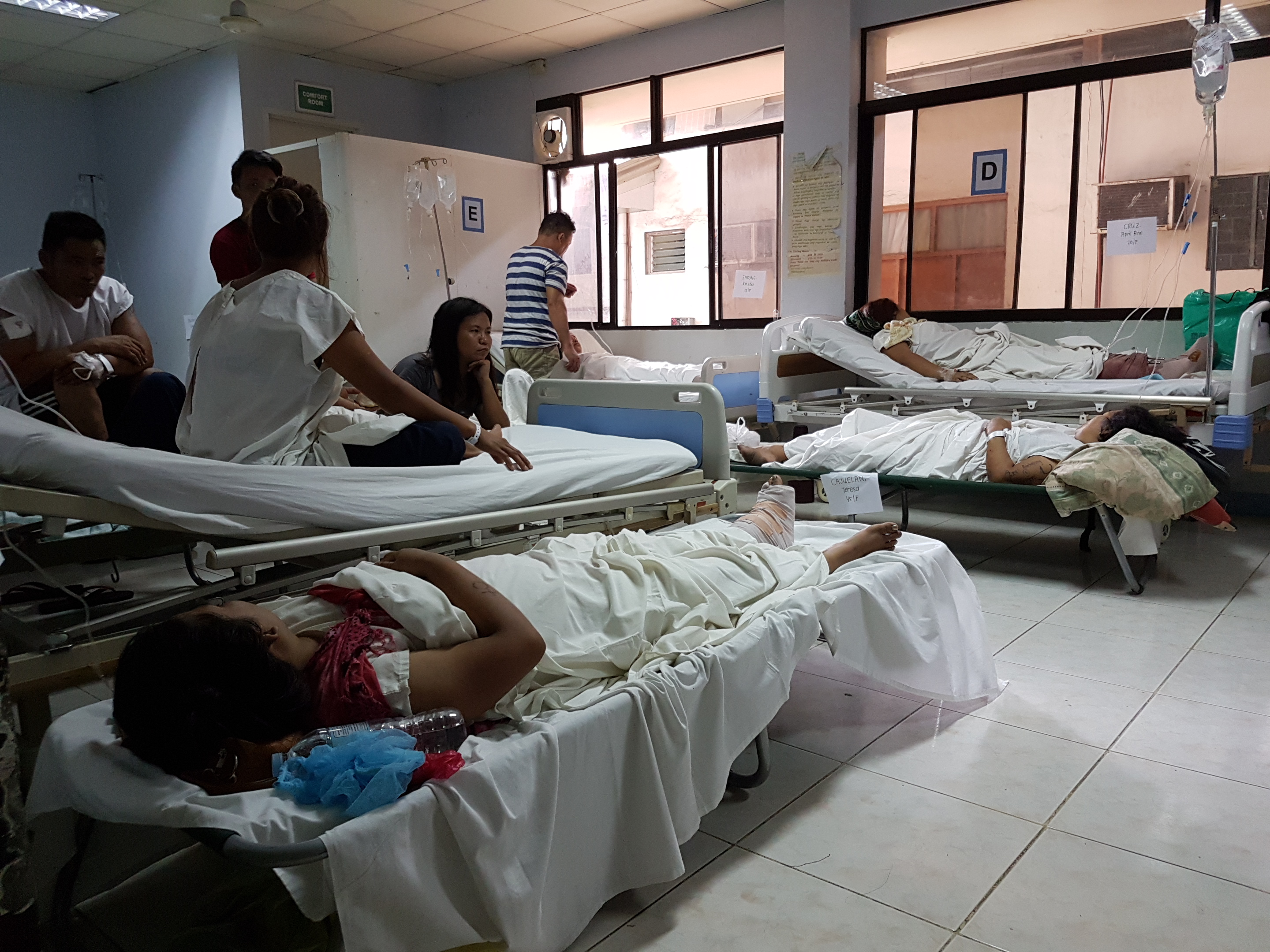 SURVIVORS. Injured victims in a hospital in Davao City. Photo by Editha Caduaya/Rappler  