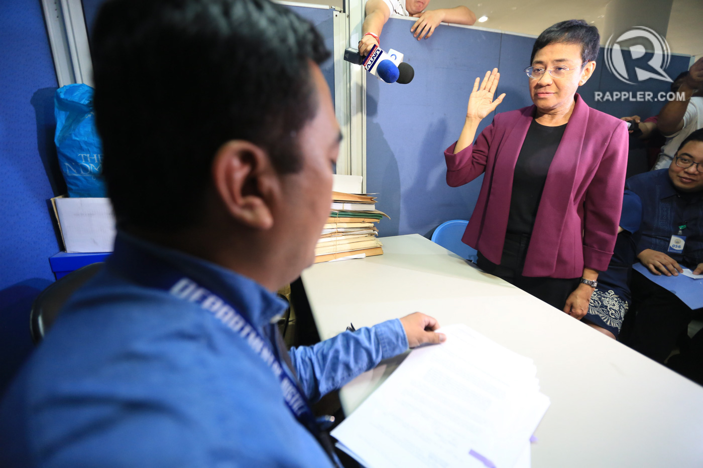 COUNTER-AFFIDAVIT. Rappler CEO Maria Ressa on April 24, 2018, swears to the truthfulness of the counter-affidavit that her lawyers will file on her behalf the next day. Photo by Ben Nabong/Rappler  