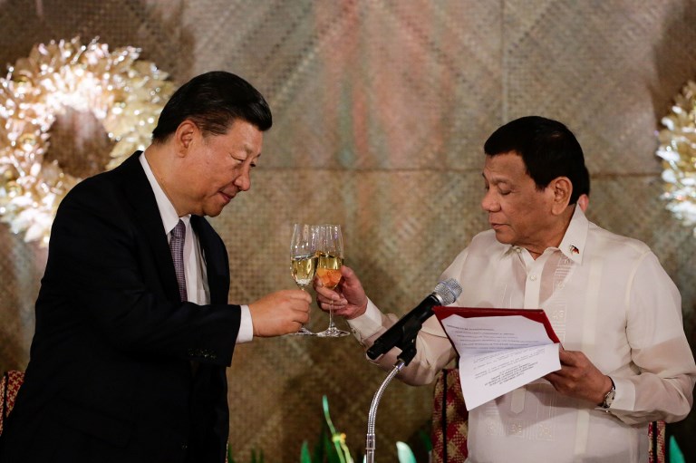 Chinese President Xi Jinping and Philippine President Rodrigo Duterte raise a toast during the state banquet held in Xi's honor in November 2018. File photo by Mark Cristino/PoolAFP 