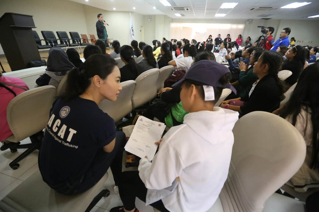 BACK HOME. The Department of Foreign Affairs and the Department of Justice lead the repatriation of 158 Filipino workers, many of whom were victims of human trafficking. Photo from Inter-Agency Council Against Trafficking   