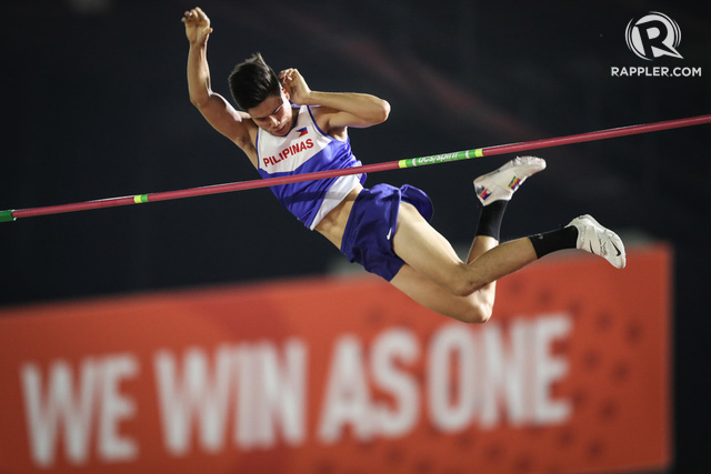 EJ Obiena seizes golden SEA Games pole vault record