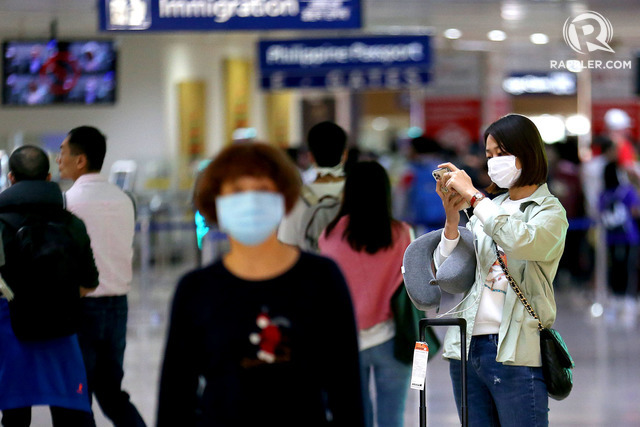 PREPARED. Chinese nationals arriving from Guangzhou, China are seen wearing face mask at the arrival area of Ninoy Aquino International Airport Terminal 1 in Pasay City. Photo by Ben Nabong/Rappler 