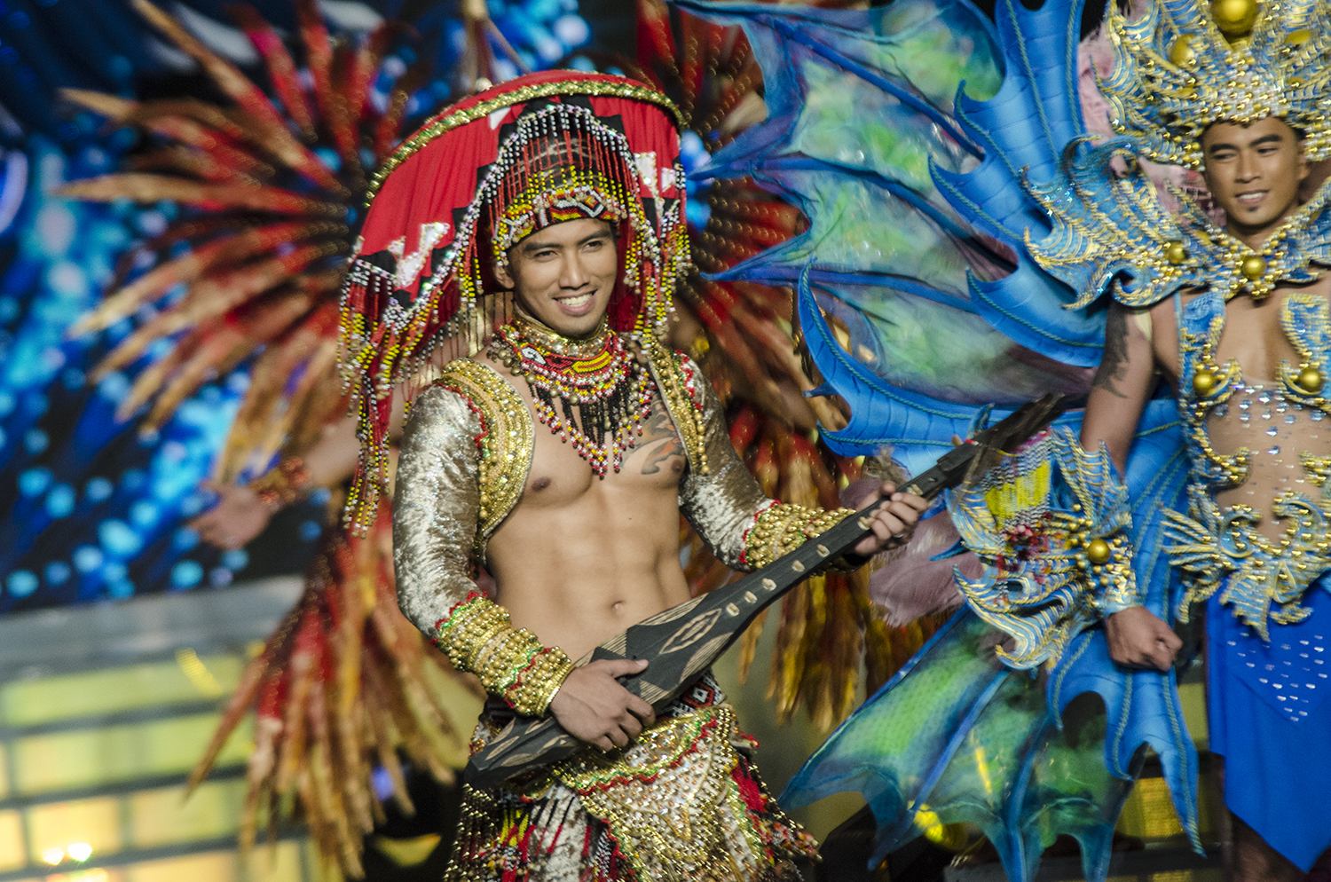 Had been crowned. Philippines National Costume. Филиппинский певец. Филиппины люди мужчины. Filipino National Costume male.