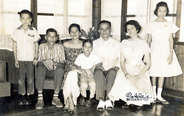 THE DUTERTES. A young Rody Duterte (second from left) poses for a photo with his parents and siblings. Photo from Davao City government