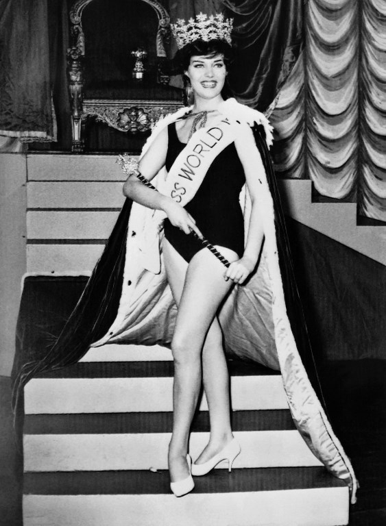 UK QUEEN. Rosemarie Frankland from England reacts after being crowned Miss World 1961 on November 10, 1961 at the Lyceum Theatre in London. Photo by Central Press/ AFP 