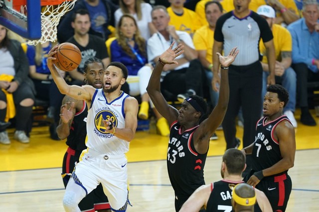 Curry unleashes career night in Warriors' NBA Finals loss