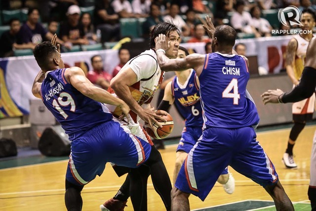 SPREAD LOVE NOT WAR. June Mar Fajardo believes that one will not earn anything from hate. Photo by Josh Albelda/Rappler 