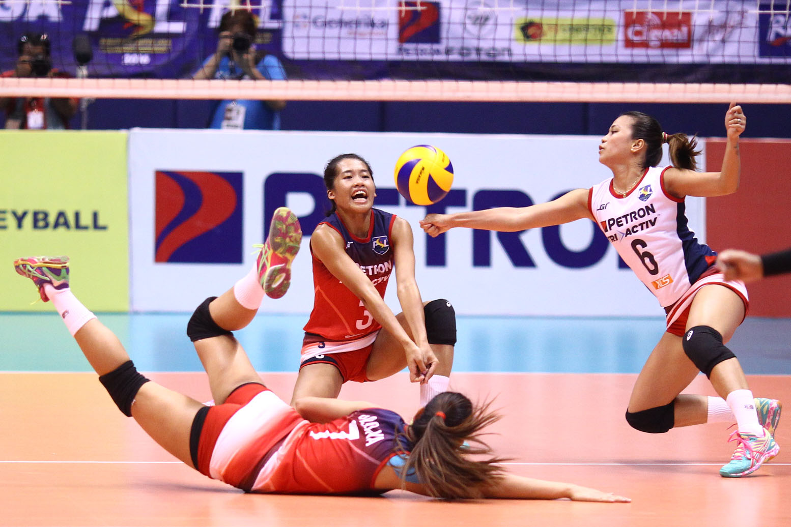 Petron Opens PSL Title Defense With Sweep Of Foton Tornadoes