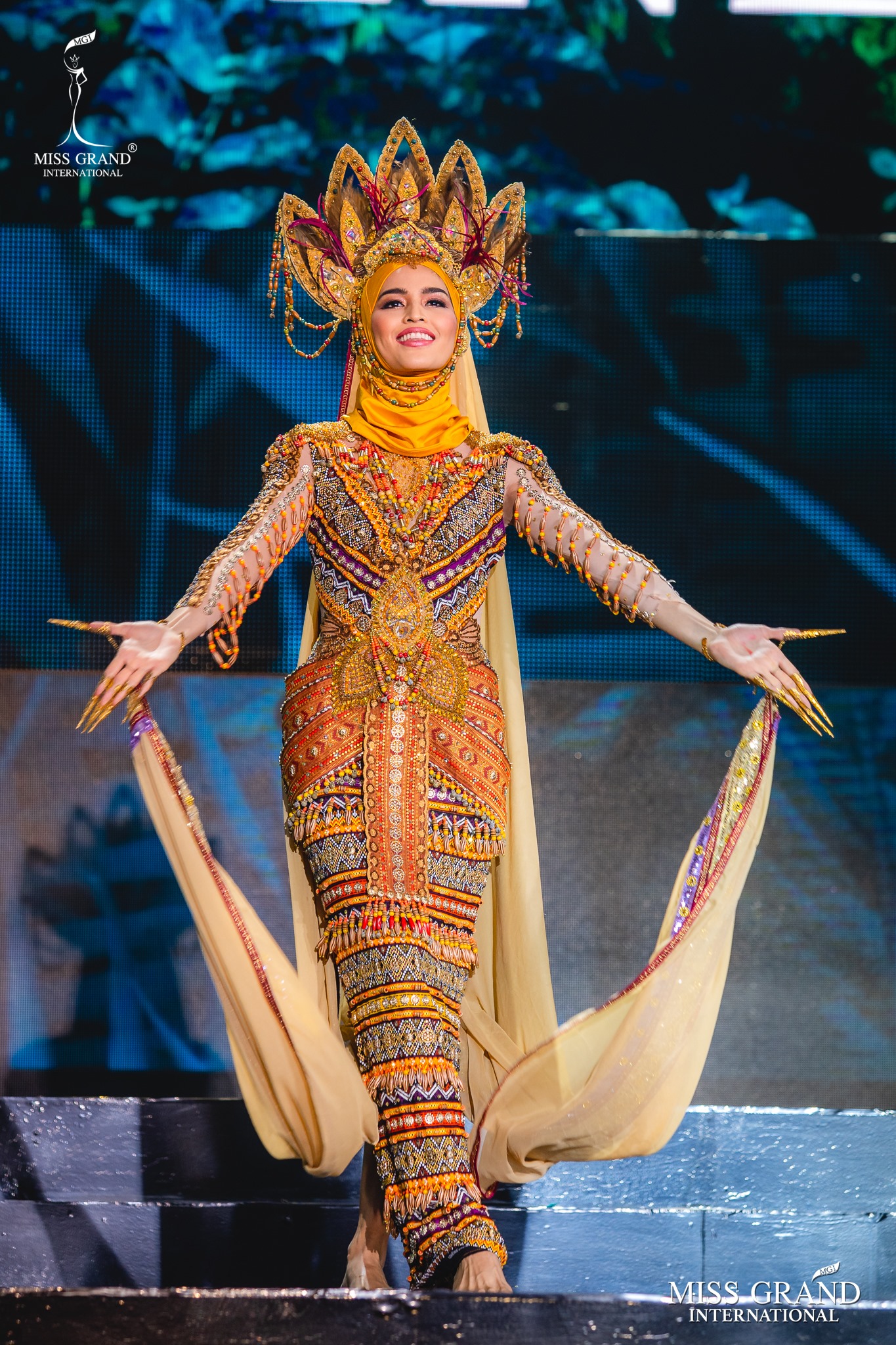 Look Samantha Lo S National Costume For Miss Grand International 2019