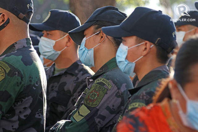 CHECKPOINT. Cebu City Police Office personnel man a checkpoint in Cebu City. File photo by Gelo Litonjua / Rappler 