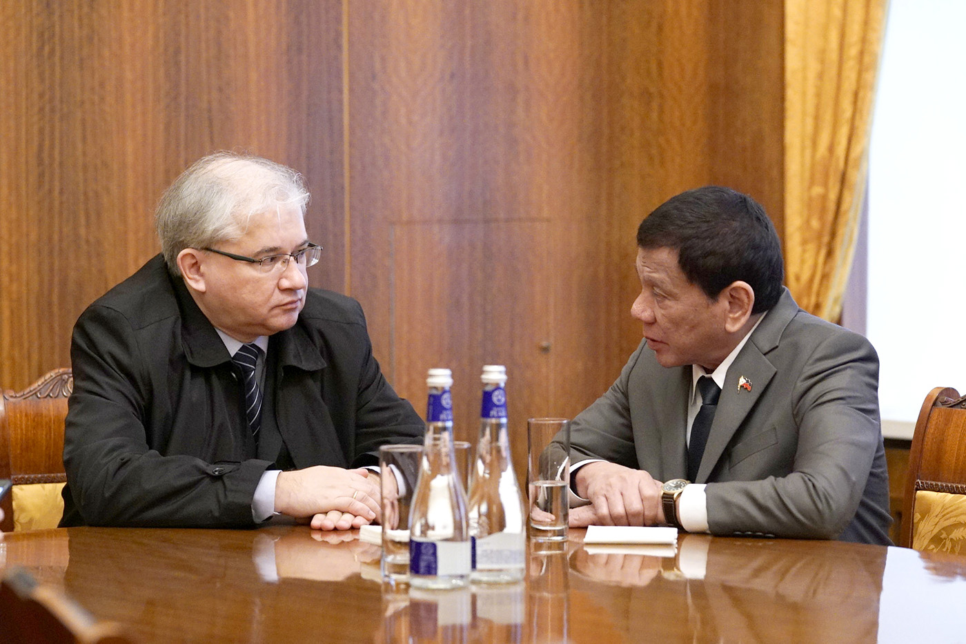 EXPLORATORY TALKS. This file photo shows President Rodrigo Roa Duterte discussing matters with Russian Ambassador to the Philippines Igor Khovaev in Moscow, Russia, on October 4, 2019. JOEY DALUMPINES/PRESIDENTIAL PHOTO