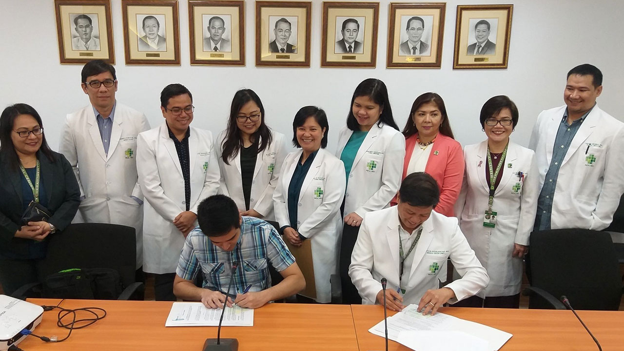 STRONG FRONTLINERS. Pasig City Mayor Vico Sotto signs an agreement with the Rizal Medical Center for the training and development of doctors for barangay health centers. Photo from Vico Sotto's official Facebook page
SOURCE
Photo taken from Vico Sotto's offical Facebook page 