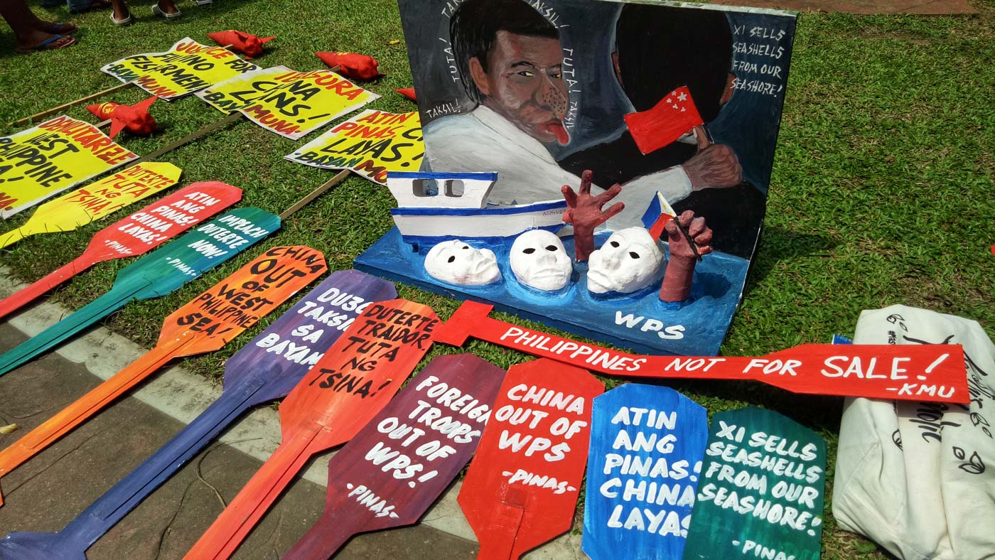 ATIN ANG PINAS. Placards condemning China's continued disregard for Hague Ruling on West Philippine Sea are used in a protest outside the Chinese Consulate in Makati City on Friday, July 12. Photo by John Philip Bravo/Rappler 