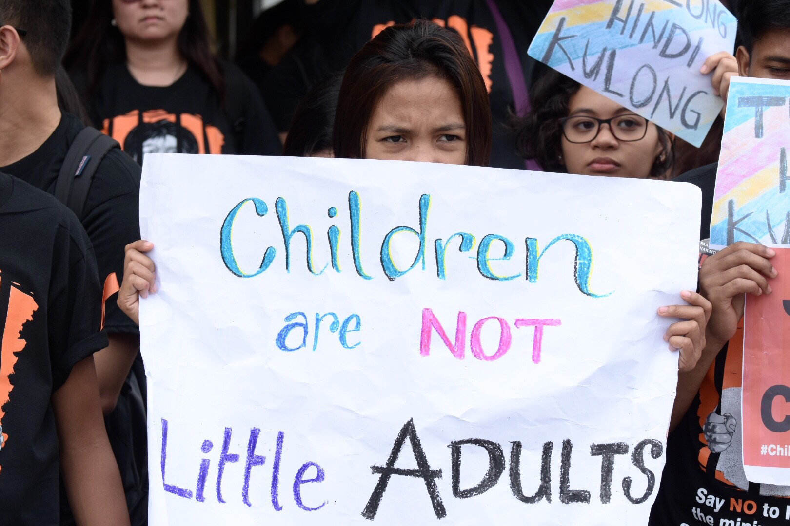 Rights groups protest outside Senate vs lowering age of criminal liability