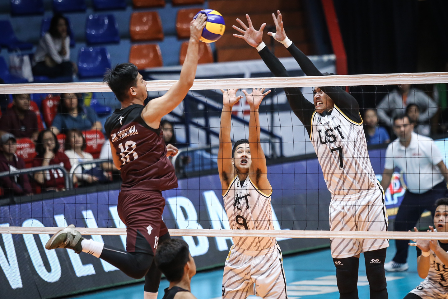 Men's volleyball Adamson upsets FEU; UST ends losing skid