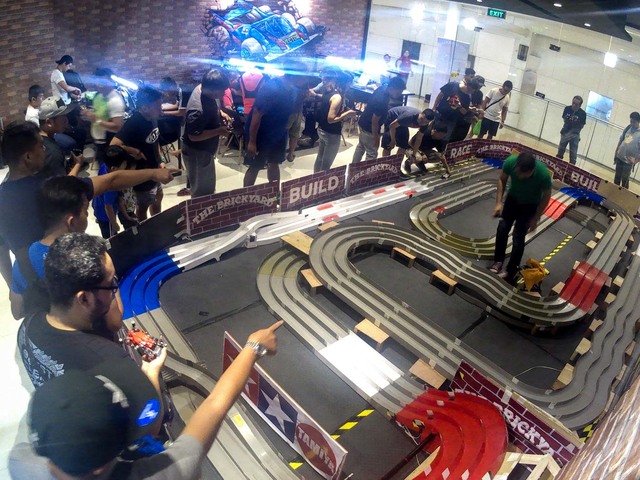 tamiya slot car track