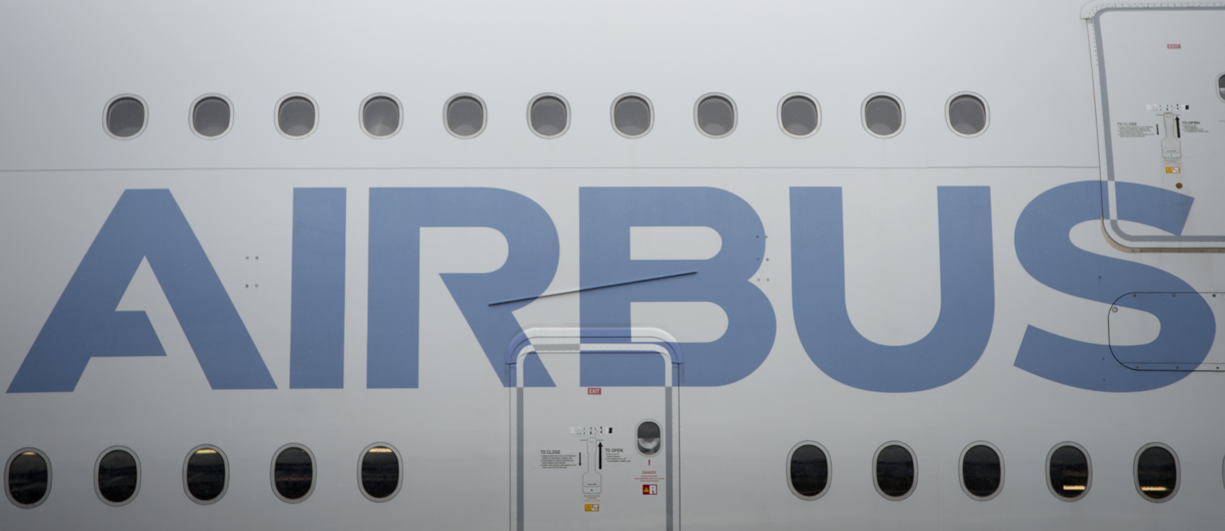 Airbus новости. Аэробус символ.