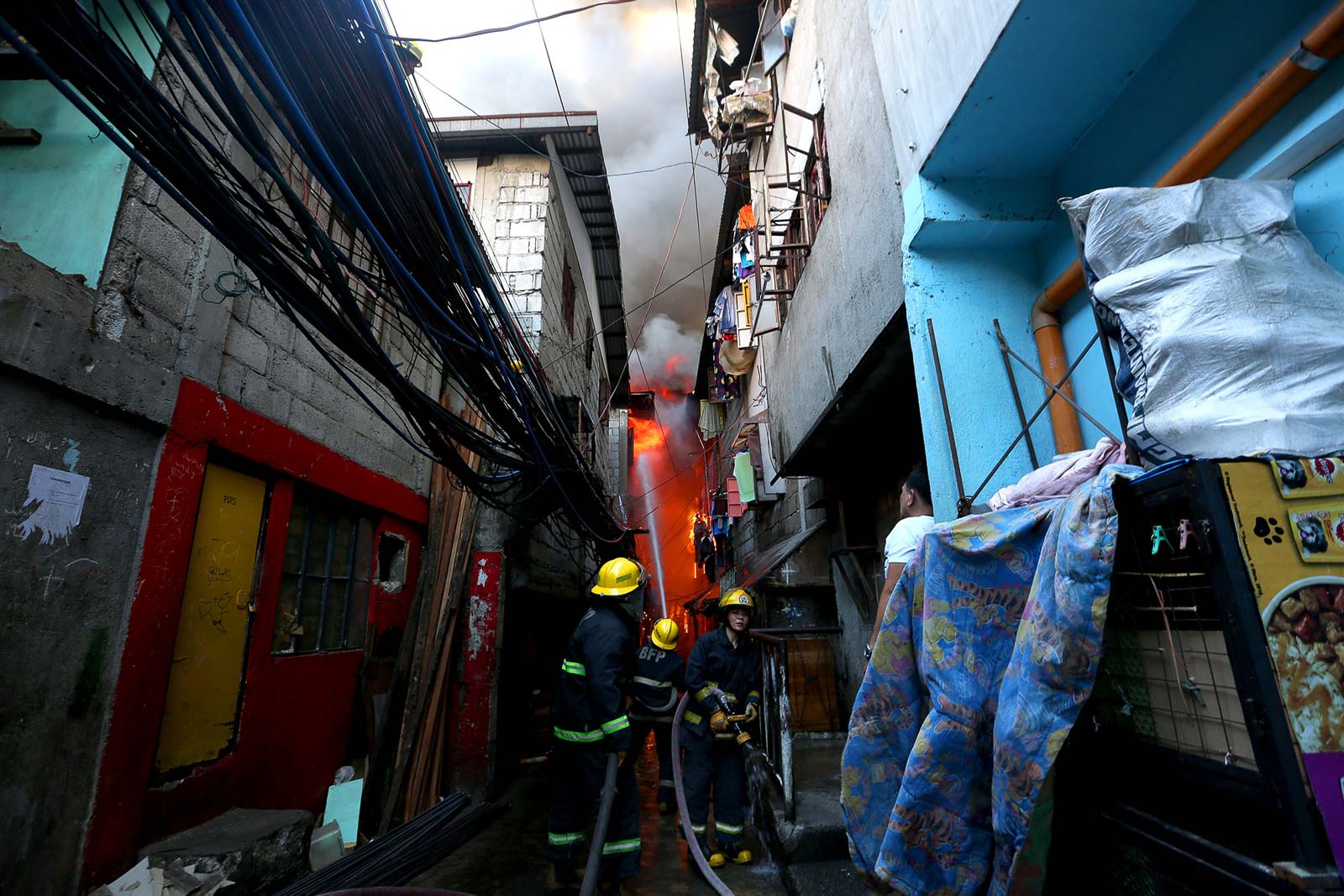 IN PHOTOS 200 homes razed in Quezon City fire