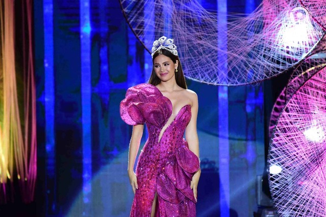Look Catriona Gray S Waling Waling Inspired Gown By Mak