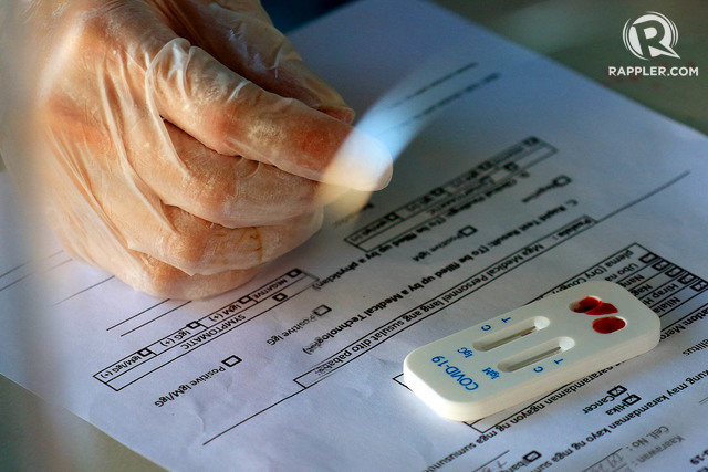 RAPID TEST. Frontline workers go through COVID-19 rapid testing in Sampaloc, Manila on May 8, 2020. Photo by Inoue Jaena / Rappler 