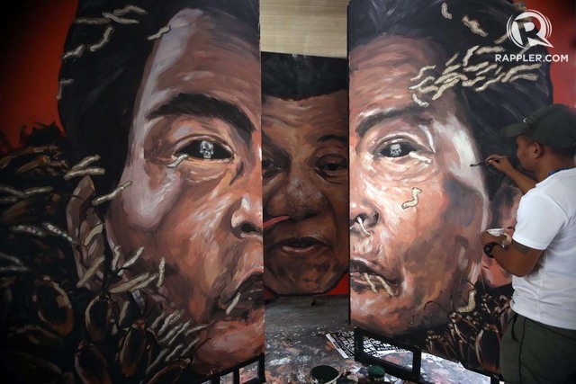 PAST AND PRESENT. An artist applies finishing touches on giant art heads of the late dictator Ferdinand Marcos and President Rodrigo Duterte for the 46th anniversary of Martial Law on September 21, 2018. Photo by Darren Langit/Rappler 